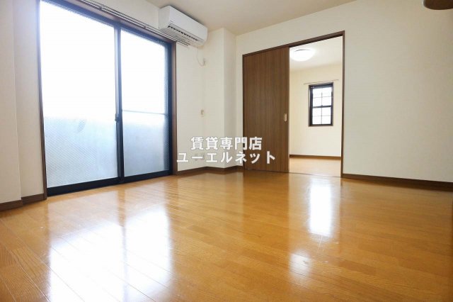 居室・リビング　ゆったりとくつろげる、落ち着きのある居室空間です