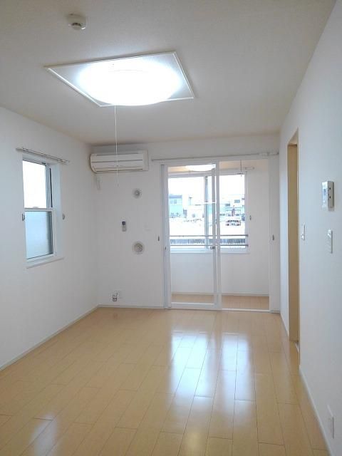 居室・リビング　ゆったりとした居間です