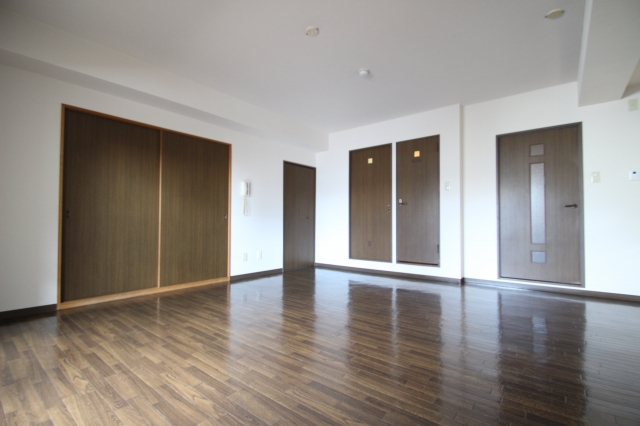 居室・リビング　同物件別室です。