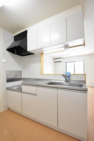 キッチン　コンパクトなキッチンで掃除もラクラク