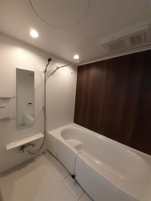 バス・シャワールーム　追炊機能付浴槽・浴室乾燥機完備