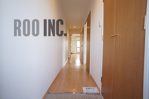 玄関　写真は反転のお部屋です