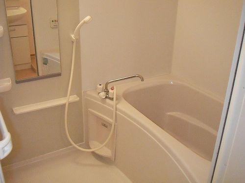 バス・シャワールーム　写真は反転のお部屋です