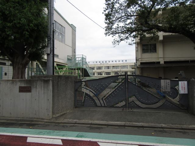 小学校　区立中丸小学校（小学校）まで700m