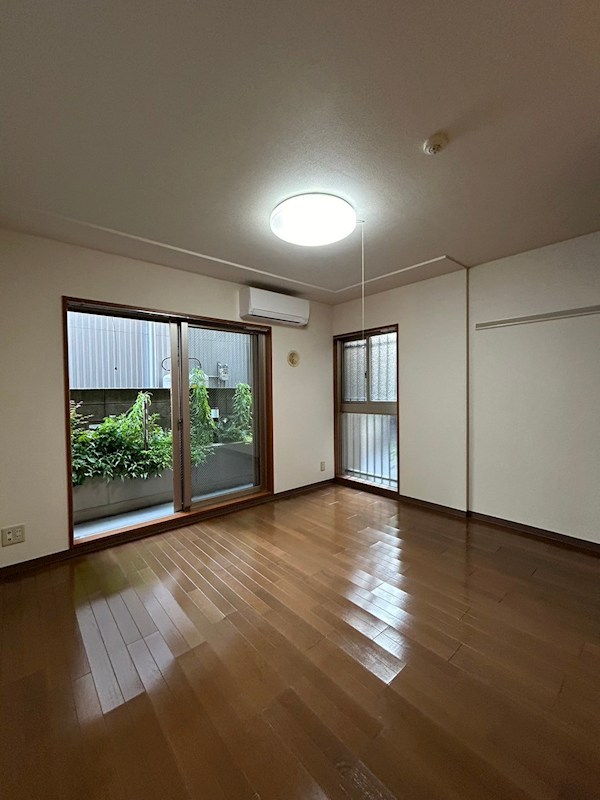 居室・リビング　明るく開放感のあるリビング空間。