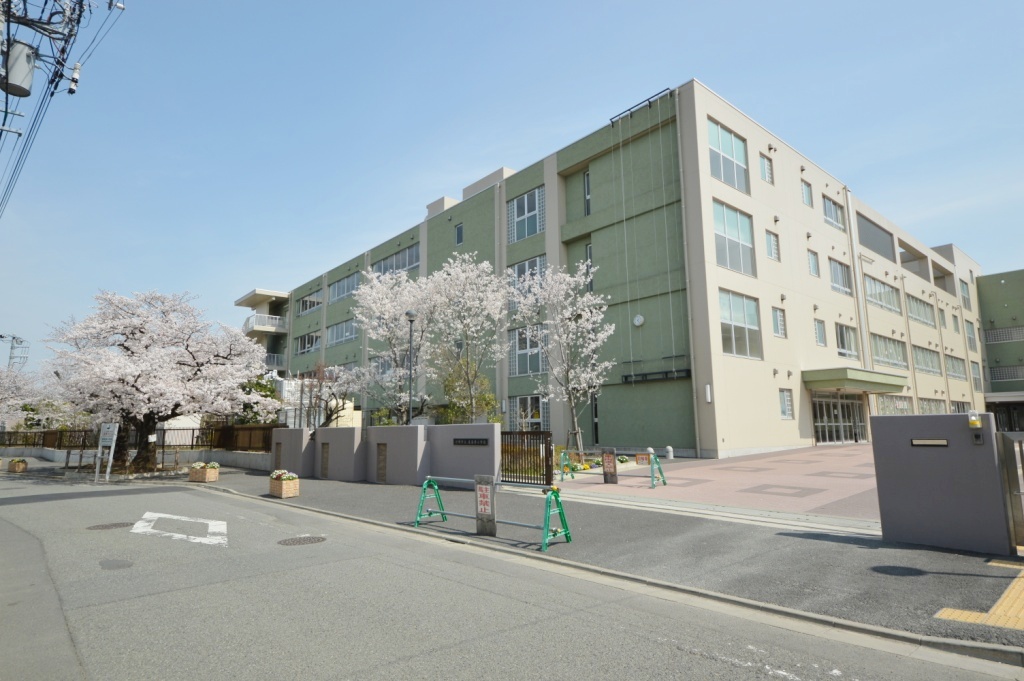 小学校　川崎市立東高津小学校（小学校）まで50m