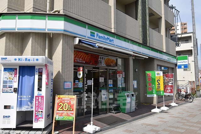 コンビニ　ファミリーマート　東三国六丁目（コンビニ）まで470m