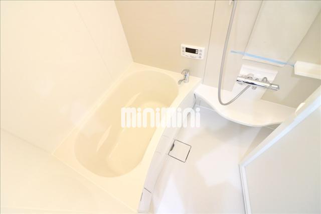 バス・シャワールーム　追い炊き、浴室乾燥機つきのお風呂です。