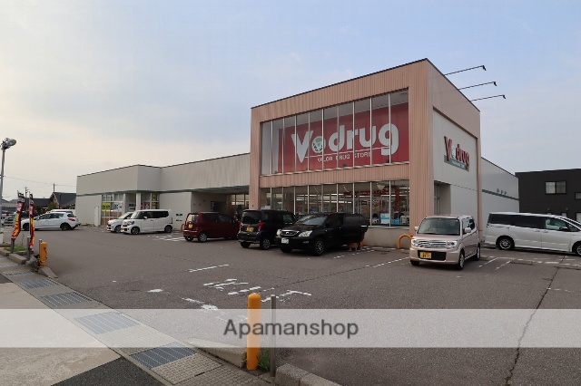 ドラックストア　Ｖ・ｄｒｕｇ直江店（ドラッグストア）まで579m
