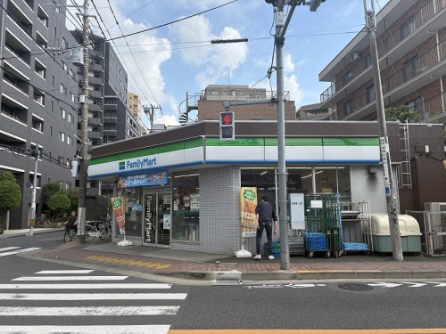 コンビニ　ファミリーマート 国立北一丁目店（コンビニ）まで570m