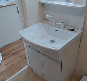 洗面設備　使いやすい洗面所です