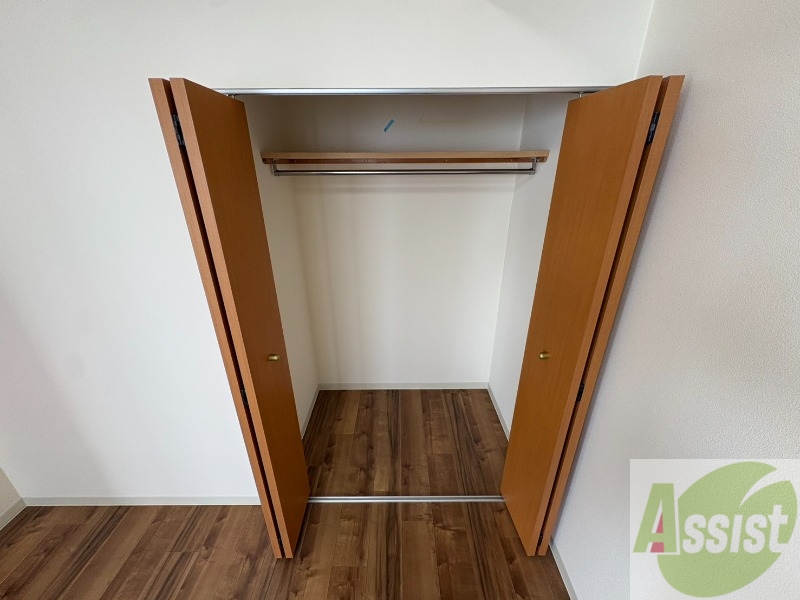 収納　寝室の収納です。部屋がすっきり片付きます。