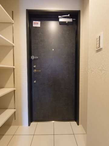 玄関　別部屋参考写真となります