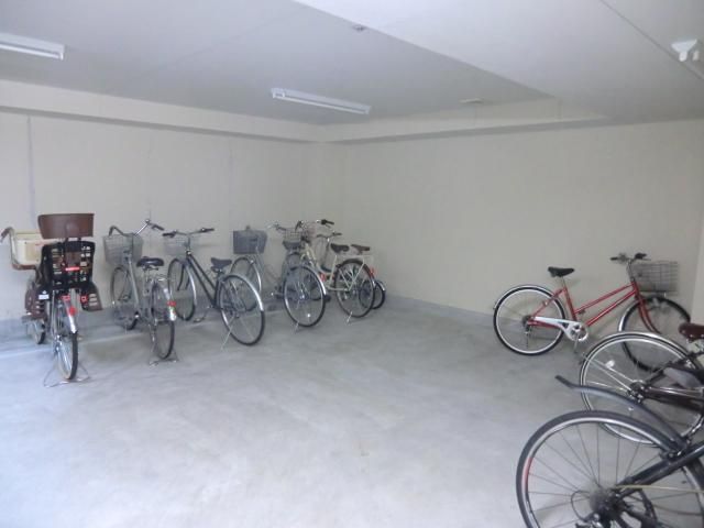 その他共有部分　屋根付き自転車置場