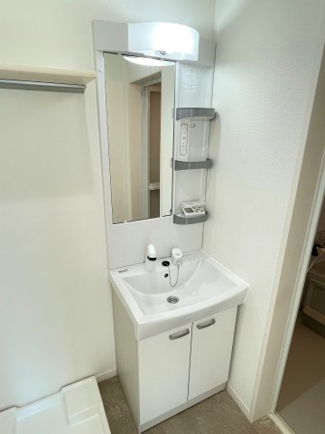 洗面設備　※別の部屋の写真です。