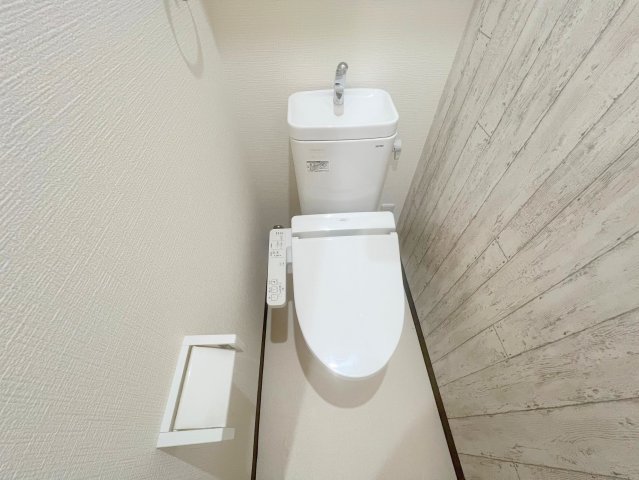 トイレ　綺麗なトイレにはウォシュレット標準装備です。