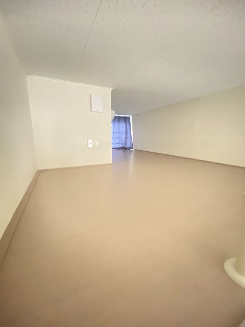 その他部屋・スペース　開放的な寝室です