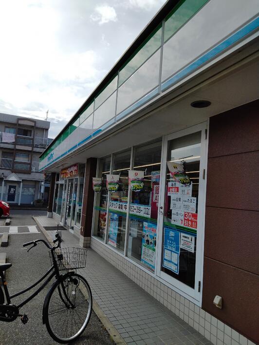 コンビニ　ファミリーマート 中川野田店（コンビニ）まで607m