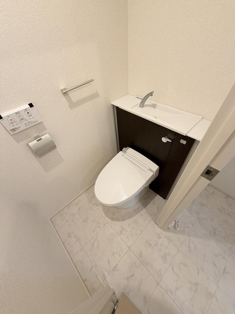 ＪＲ山陽本線 福山駅 徒歩32分 4階建 築10年のトイレ写真