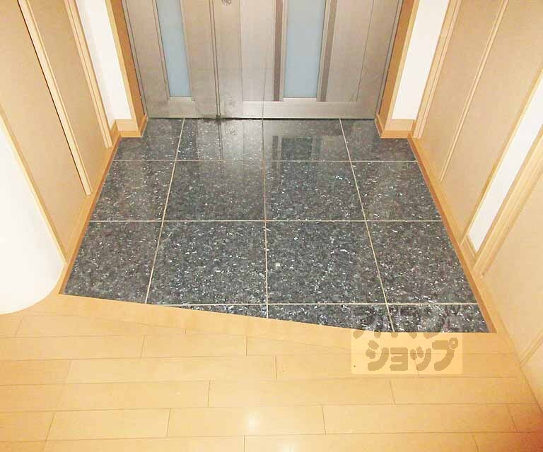 玄関　広くてオシャレ！