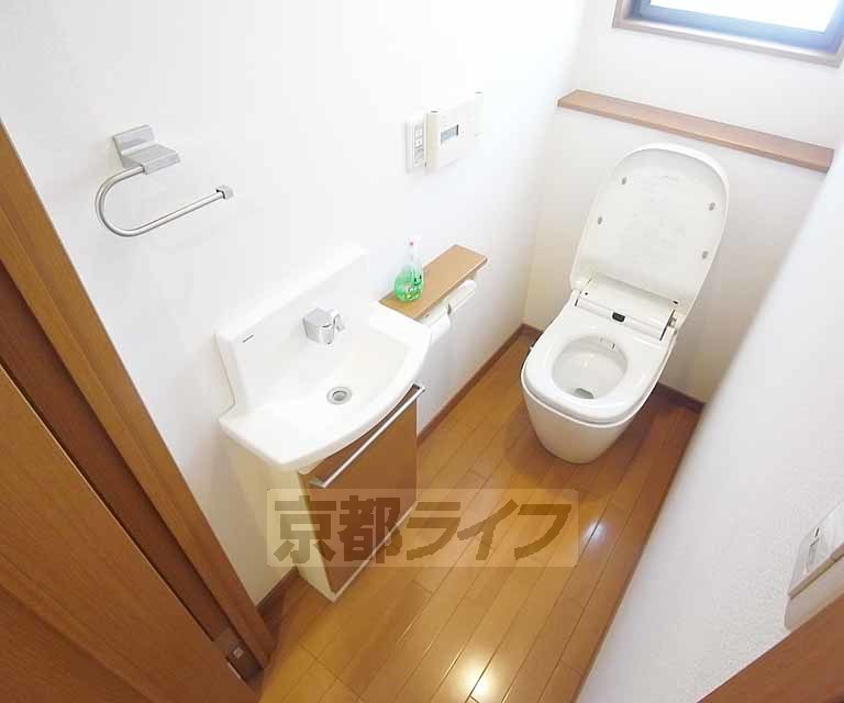 トイレ　明るいお手洗いです。