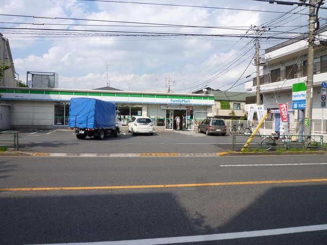 コンビニ　ファミリーマート（コンビニ）まで577m