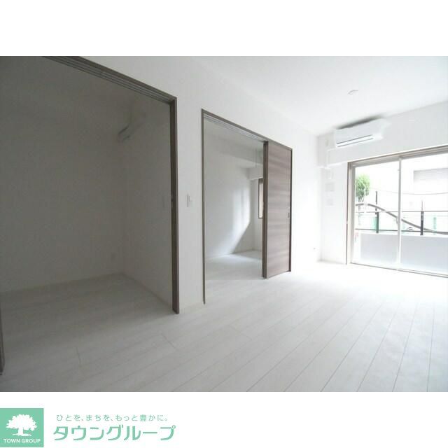 プライムガーデン若木の居間写真