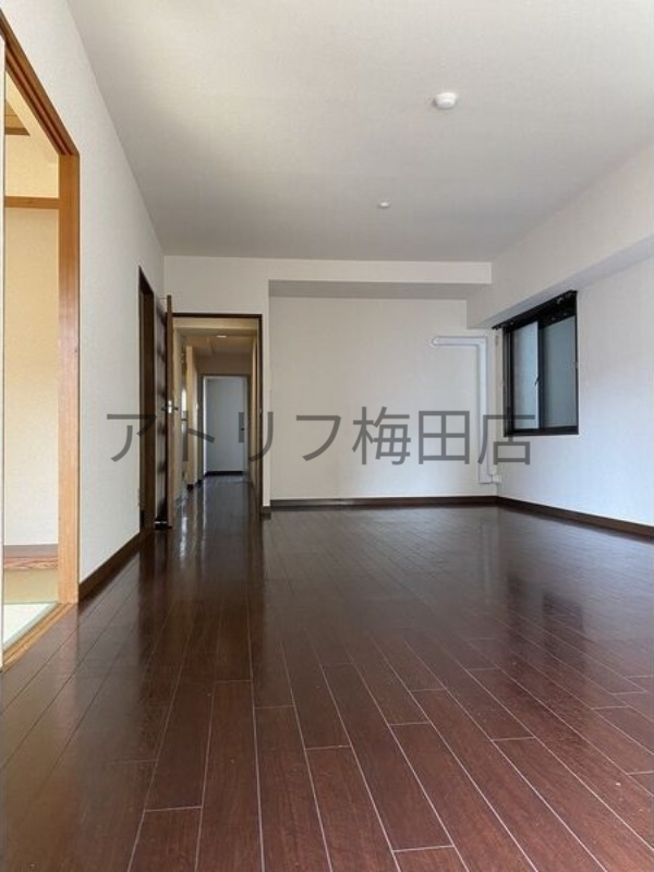 地下鉄長堀鶴見緑地線 西大橋駅 徒歩1分 11階建 築37年の居間写真