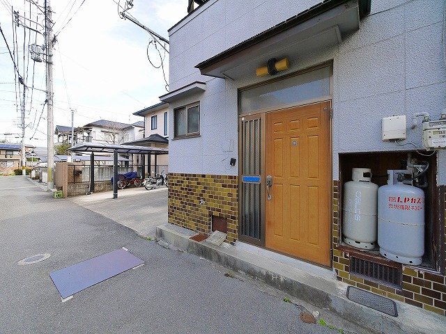 近鉄けいはんな線 白庭台駅 徒歩25分 2階建 築61年の玄関写真