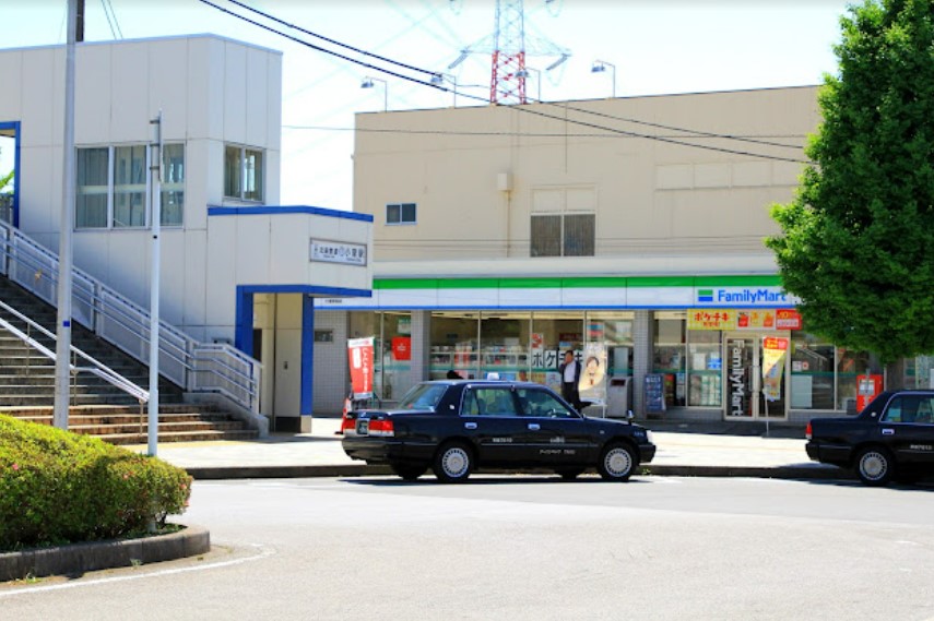 コンビニ　ファミリーマート 小室駅前店（コンビニ）まで353m