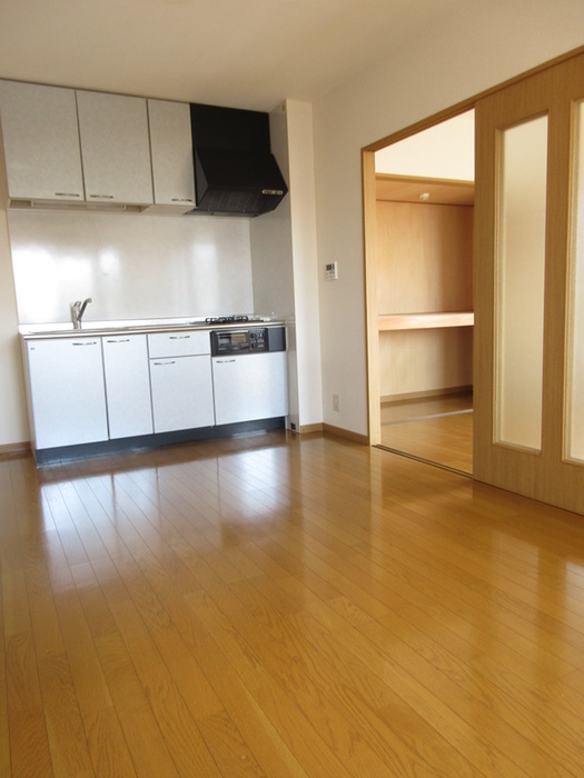 プリムヴェール弐番館の居間写真
