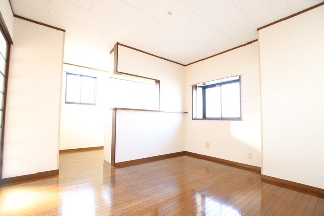ニューパレス八坂Bの居間写真