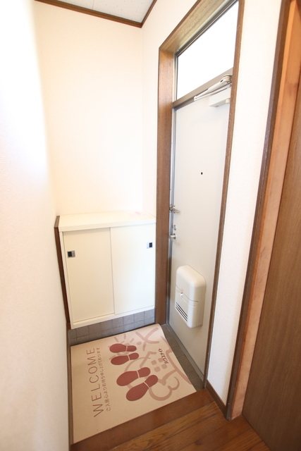 ニューパレス八坂Bの玄関写真