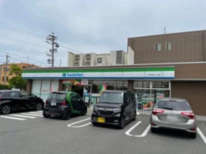 コンビニ　ファミリーマート 児玉西店（コンビニ）まで379m