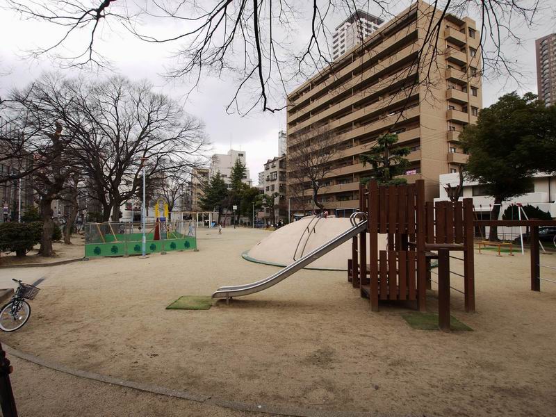 【レジデンスウエストアロウ夕陽ヶ丘の公園】