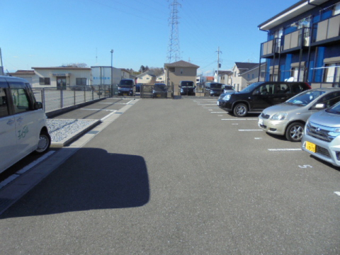 【彦根市川瀬馬場町のアパートの駐車場】