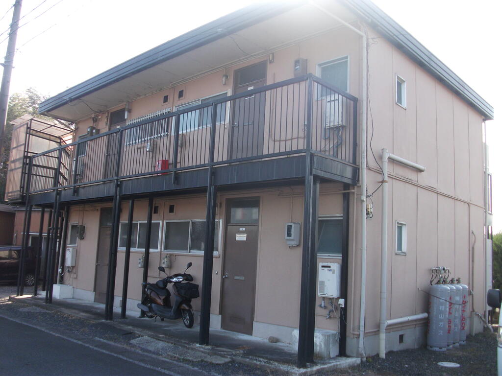 三重県亀山市布気町（アパート）の賃貸物件の外観