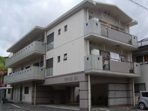 宇和島市大浦のマンションの建物外観
