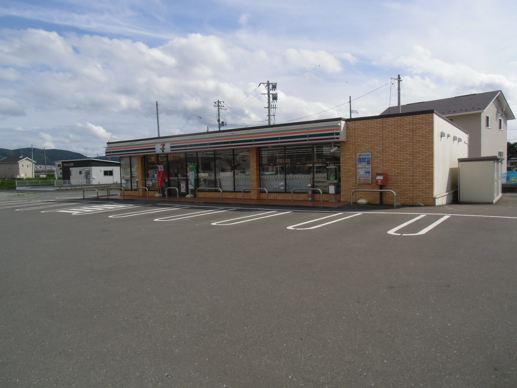 コンビニ　セブンイレブン石巻湊筒場店（コンビニ）まで409m