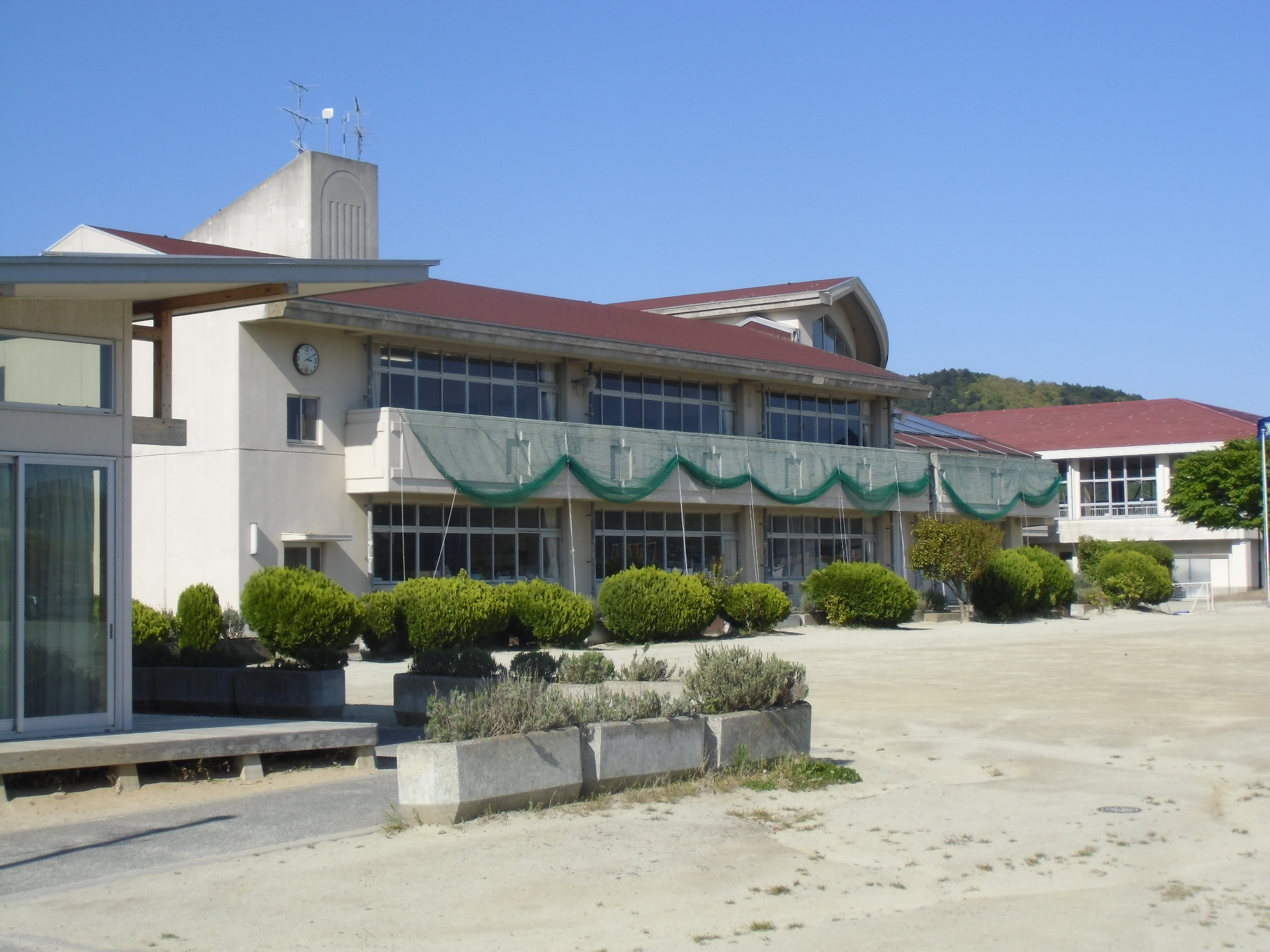 小学校　石巻市立鹿妻小学校（小学校）まで1013m