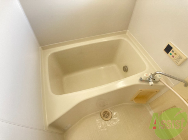 バス・シャワールーム　お風呂には人気の追焚機能も付いていて、温度設定もＯＫです。