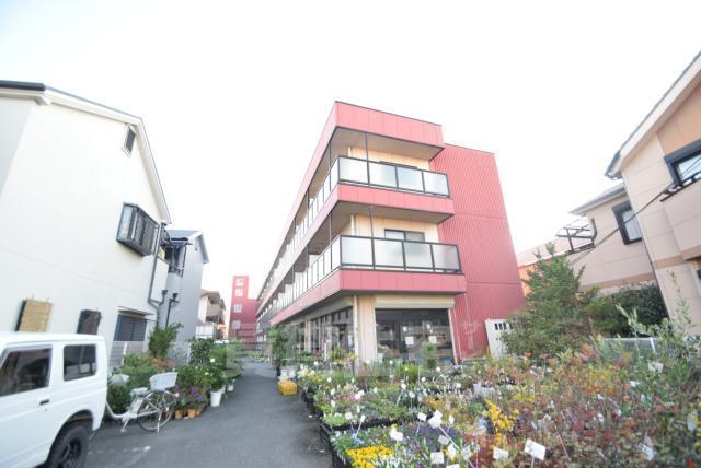 茨木市沢良宜東町のマンションの建物外観