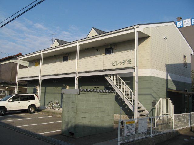 野々市市粟田のアパートの建物外観