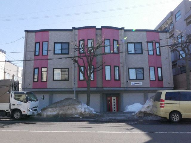 札幌市北区麻生町のアパートの建物外観