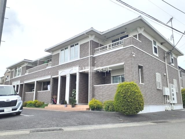 小田原市新屋のアパートの建物外観