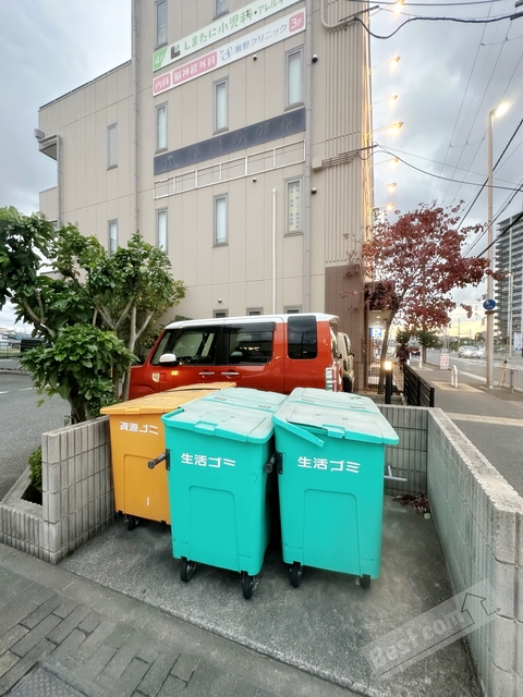 【フジパレス　デルフィ鳳南の駐車場】