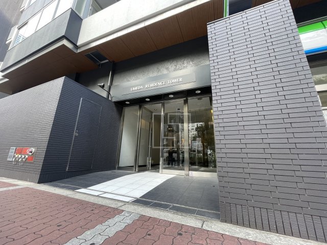 【大阪市北区曾根崎のマンションのエントランス】