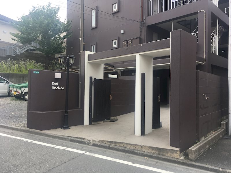 【ドルフ町田のエントランス】