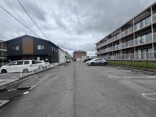 【グレイス　リバー　守山市伊勢町の駐車場】