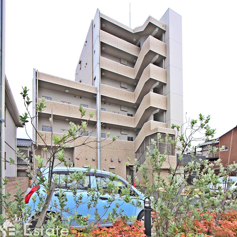 名古屋市緑区鳴子町のマンションの建物外観